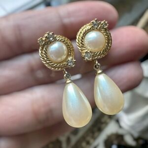 VTG Richelieu Pierced Dangle Earrings 1.3 Inch Faux Pearl Rhinestone Gold EUC